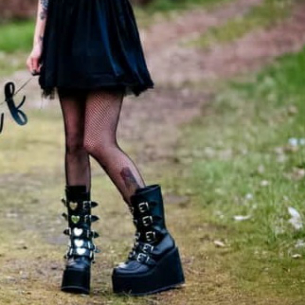 Demonia platform heart boots